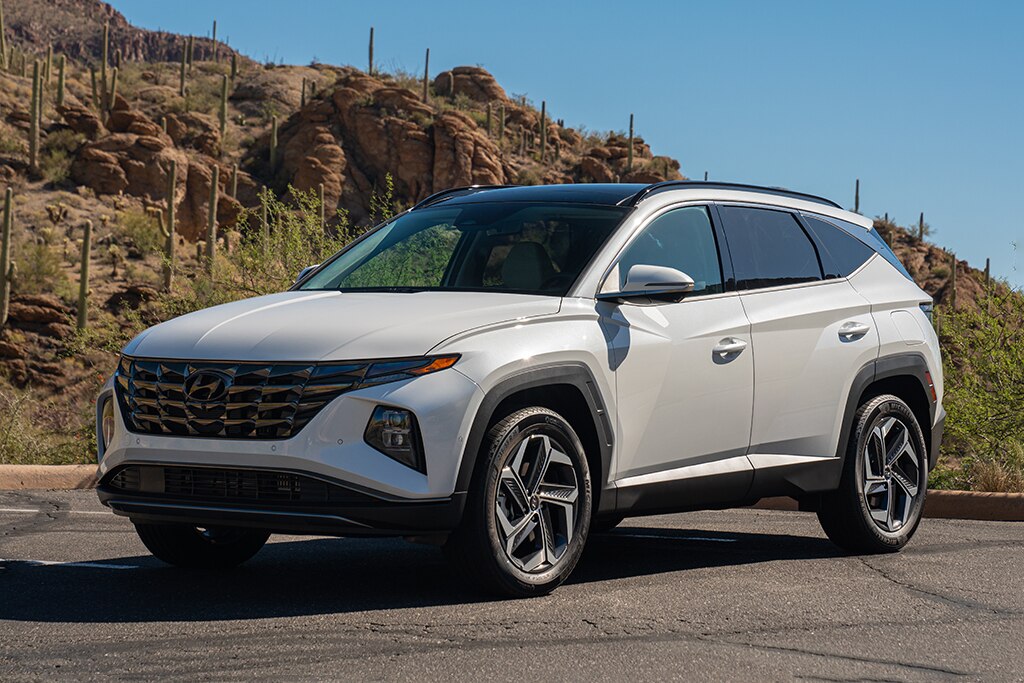 2022 Hyundai Tucson Hybrid in white